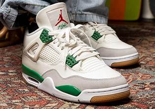 Air Jordan 4 Retro