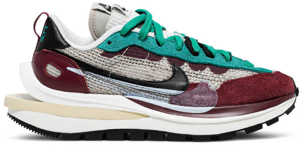 Nike Sacai x VaporWaffle SP 'Villain Red